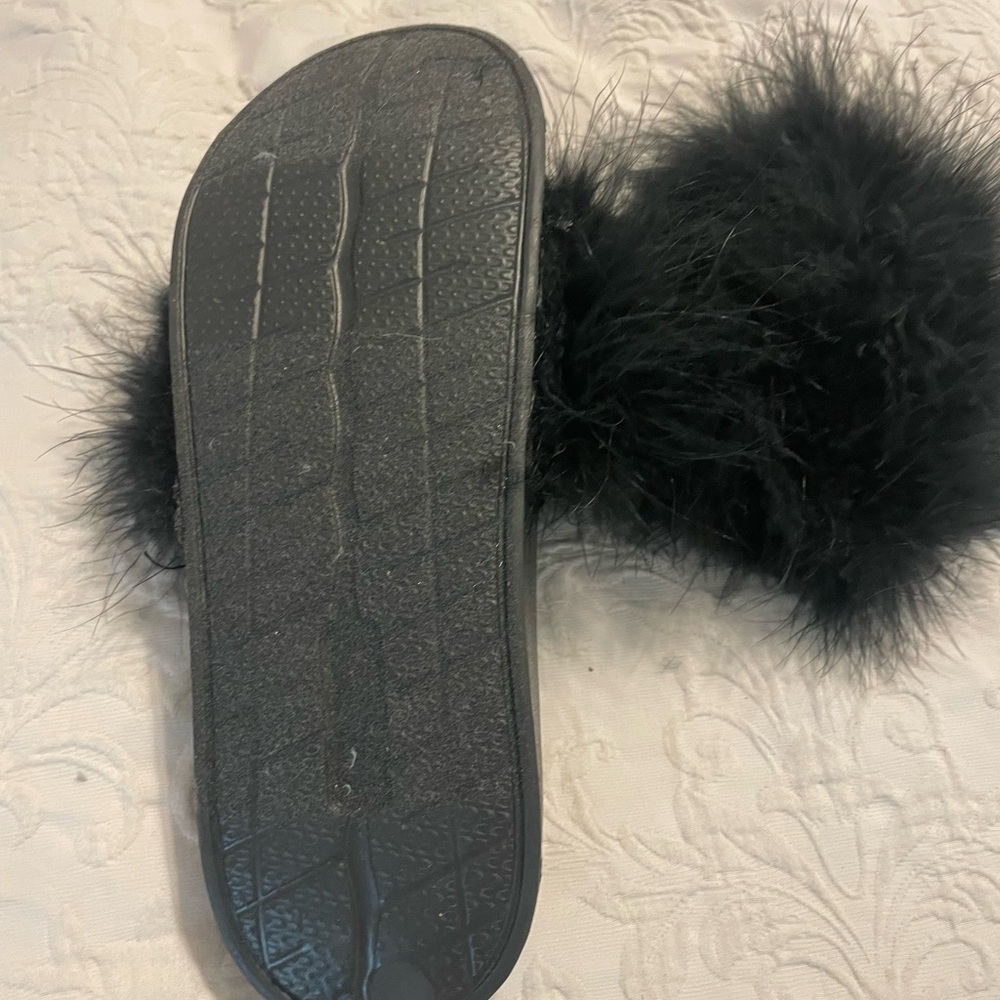 Slippers - Picture 3 of 4